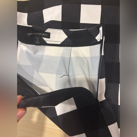 Banana Republic Monochrome Checkered Skirt (US 0) - Picture 9 of 9